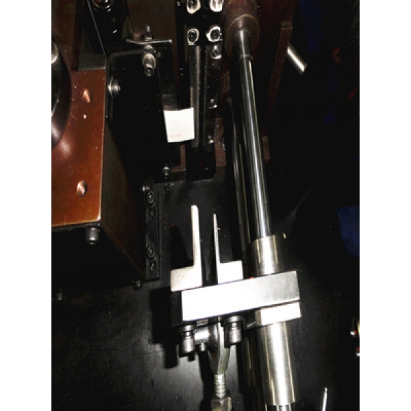 CZ07 スロットセル挿入機（送風機）